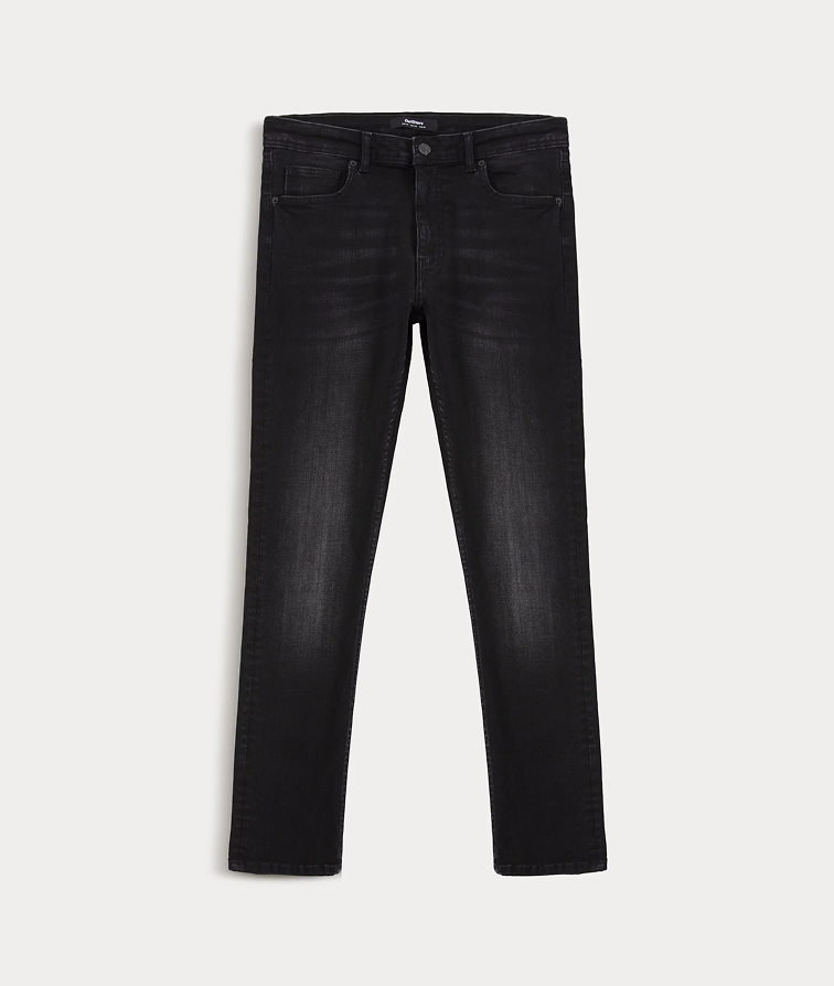 Черные зауженные джинсы с легкими потертостями